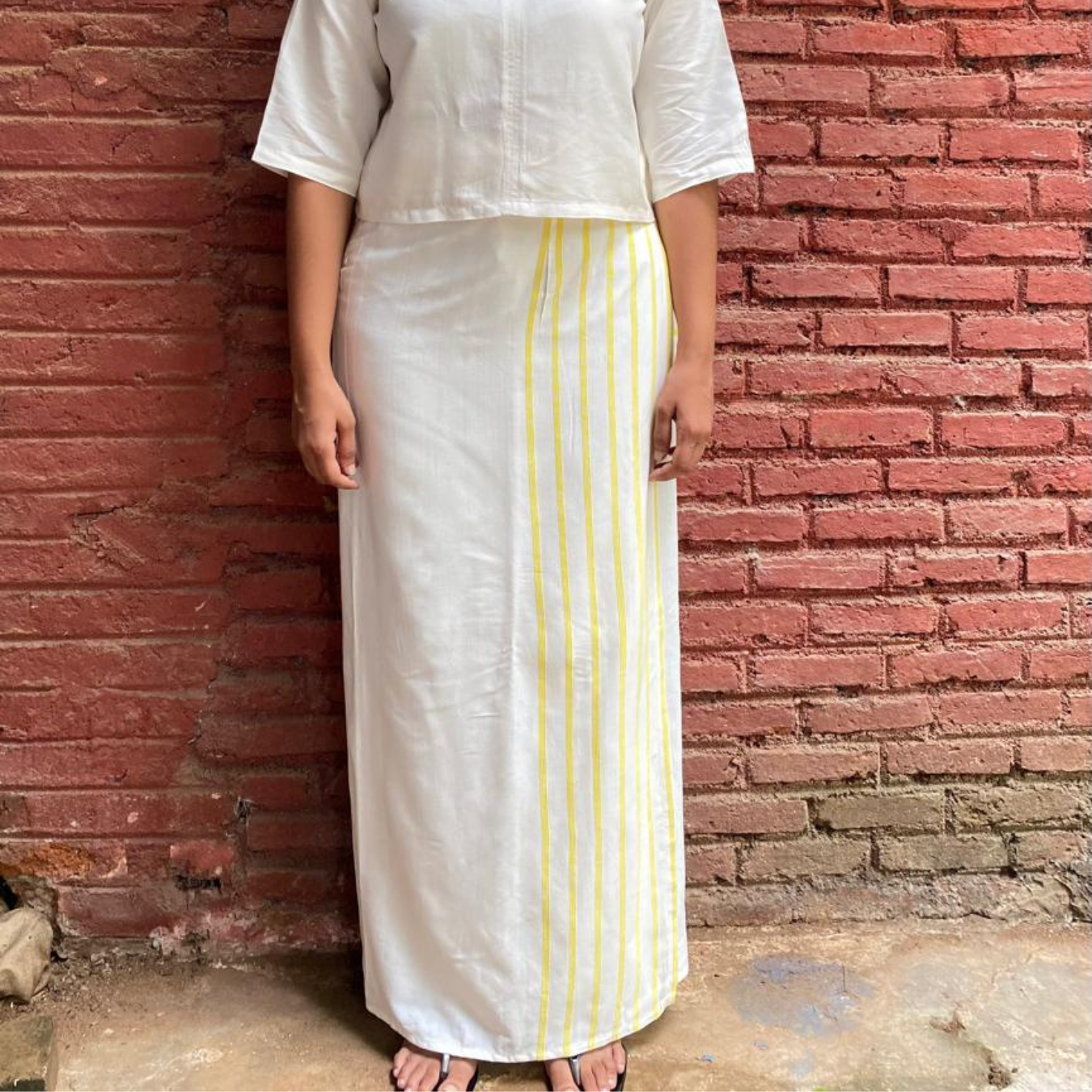 Lungi - White with yellow stripes